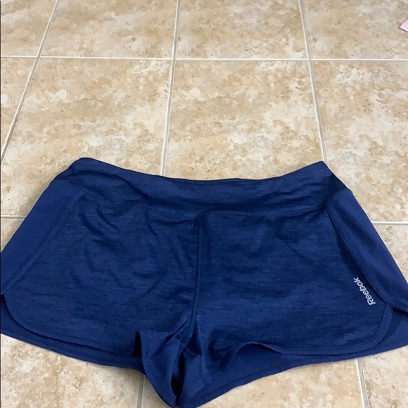 Reebok Pants - BNWOT Reebok activewear shorts L